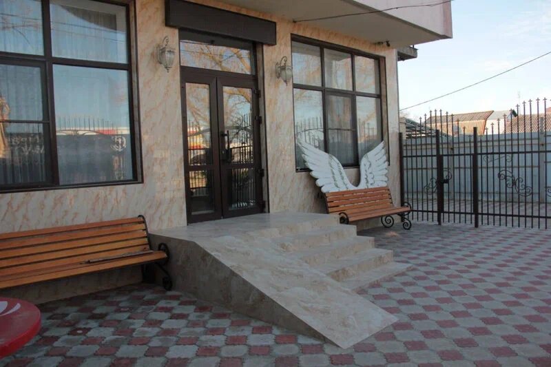 Гостиница Николь Делюкс в Кучугурах
