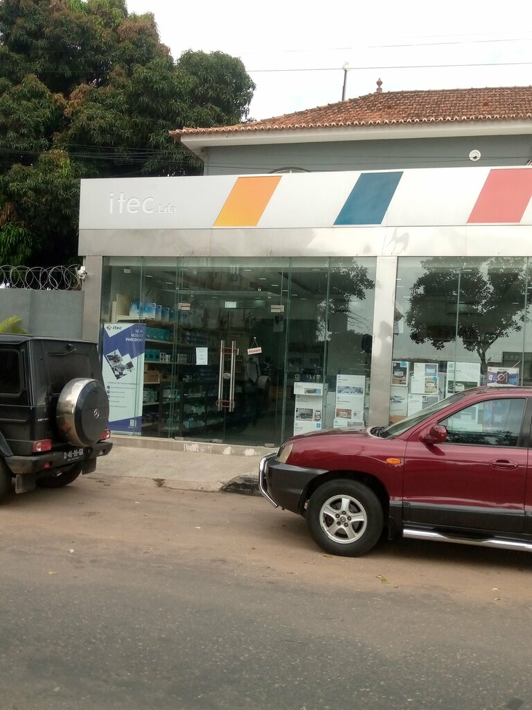 Computer store Compti, Loanda, photo