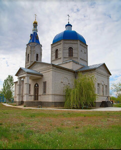 Церковь Архангела Михаила (площадь Савенкова, 33, село Райгород), православный храм в Волгоградской области