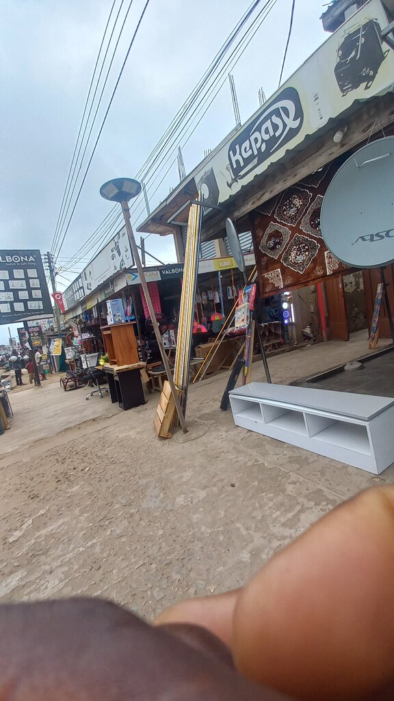 Electronic devices and components Kepas, Accra, photo