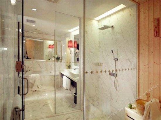 Фото Luxemon Xinjiang Hongfu Hotel