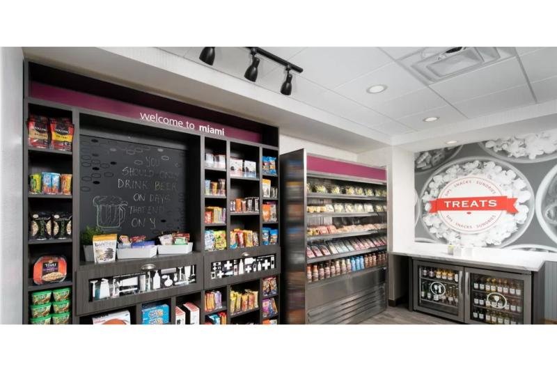 Фото Hampton Inn Miami - Airport East