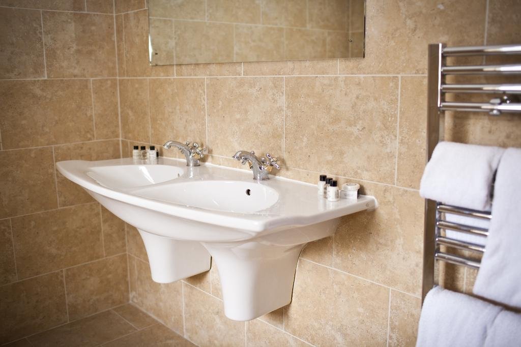 Фото Newbury Manor Hotel