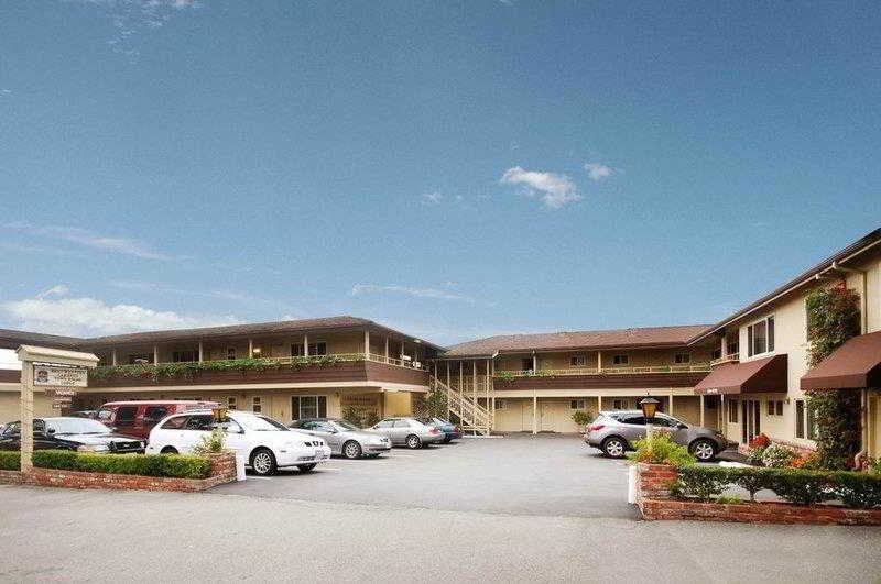 Фото Best Western Carmel's Town House Lodge