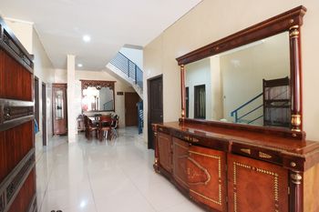 Фото Nely Murni Residence