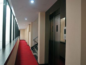 Фото Lee International