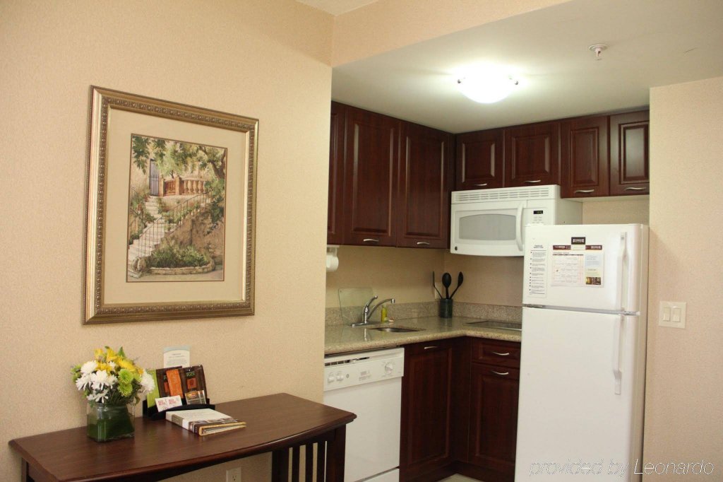 Фото Staybridge Suites London