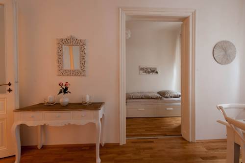 Фото Beautiful Home - Riverside Apartment