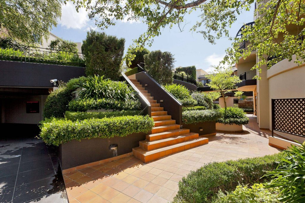 Фото Astra Apartments - The Griffin