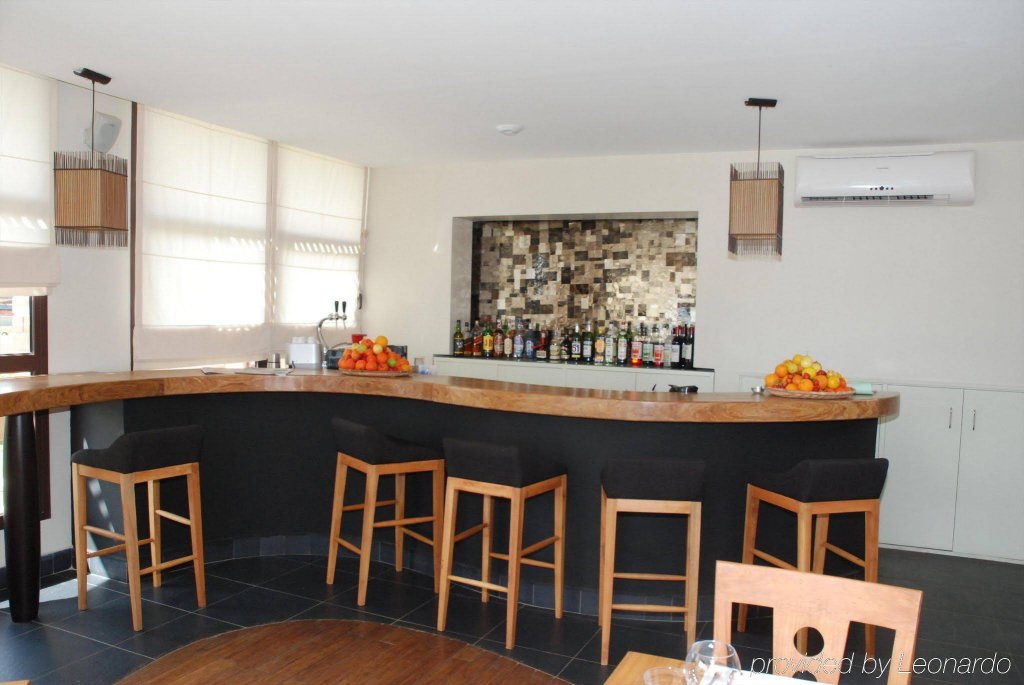 Фото Tamboho Hotel