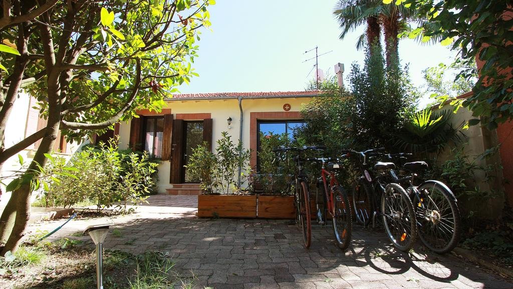 Фото La Chartreuse Du Canal Du Midi