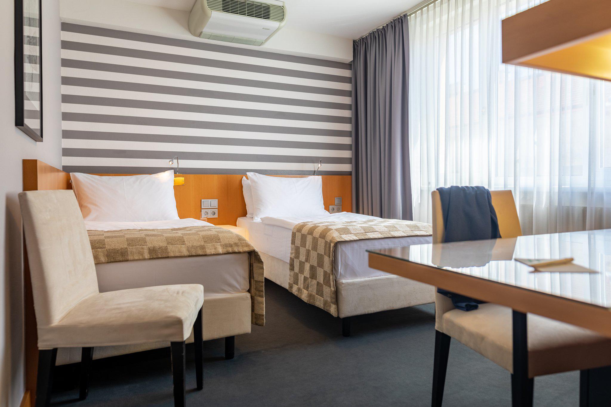 Фото отеля 1