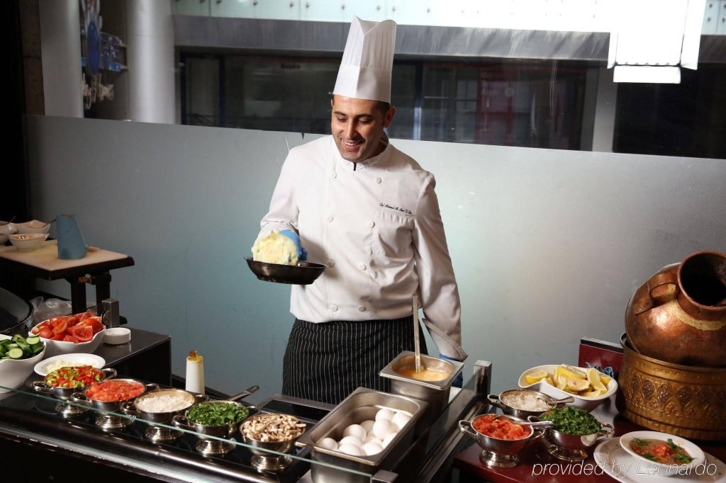 Фото Crowne Plaza Beirut