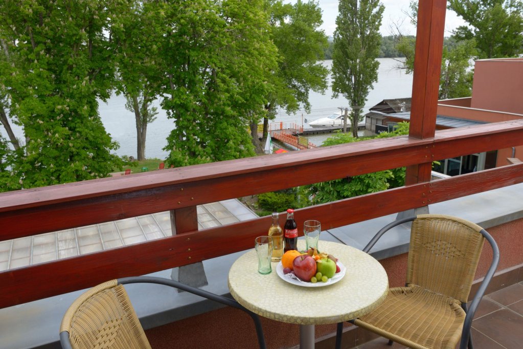 Фото Holiday Beach Budapest Wellness Hotel with Sauna Park