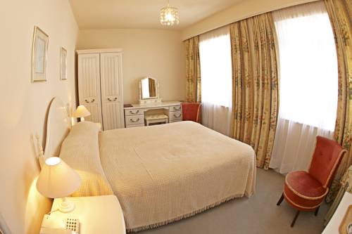 Фото Runnymede Court Hotel