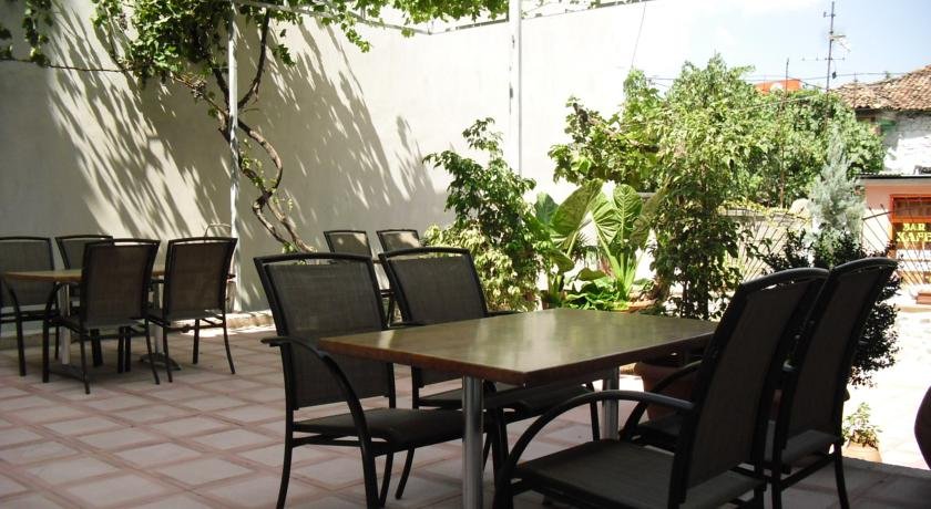 Фото Guest House Bujtina Leon