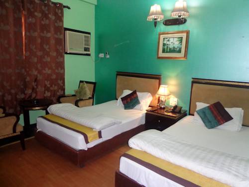 Фото Revels Plum Hotel