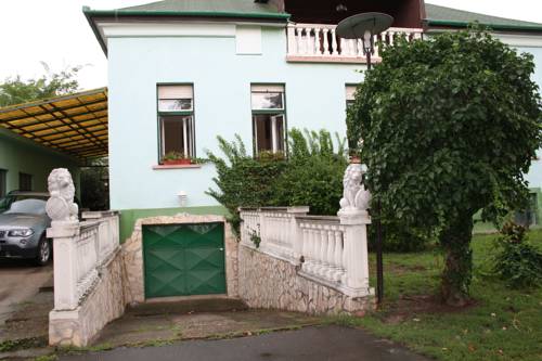 Фото House Rizike Hunter