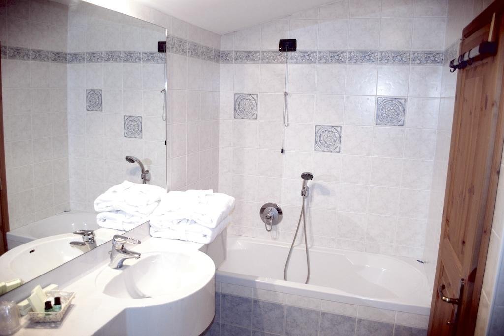 Фото Hotel Piccolo Tibet