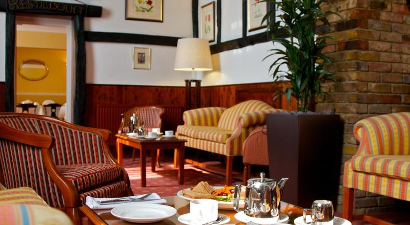 Фото Walton Cottage Hotel and Suites