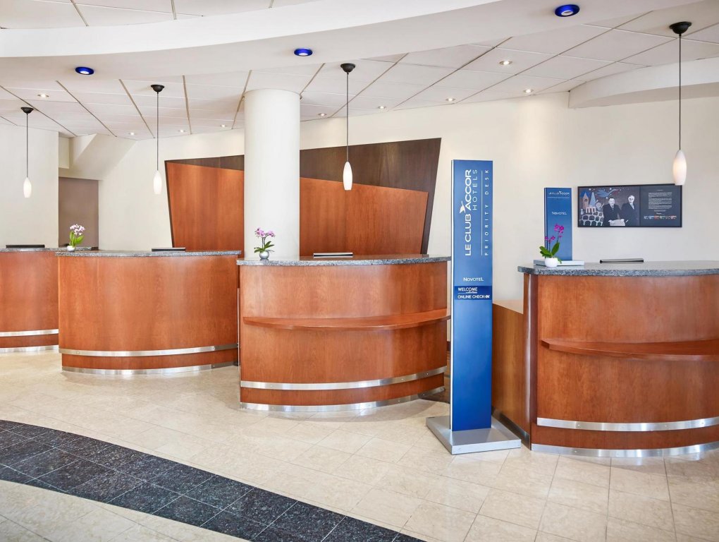 Фото Delta Hotels Toronto Mississauga