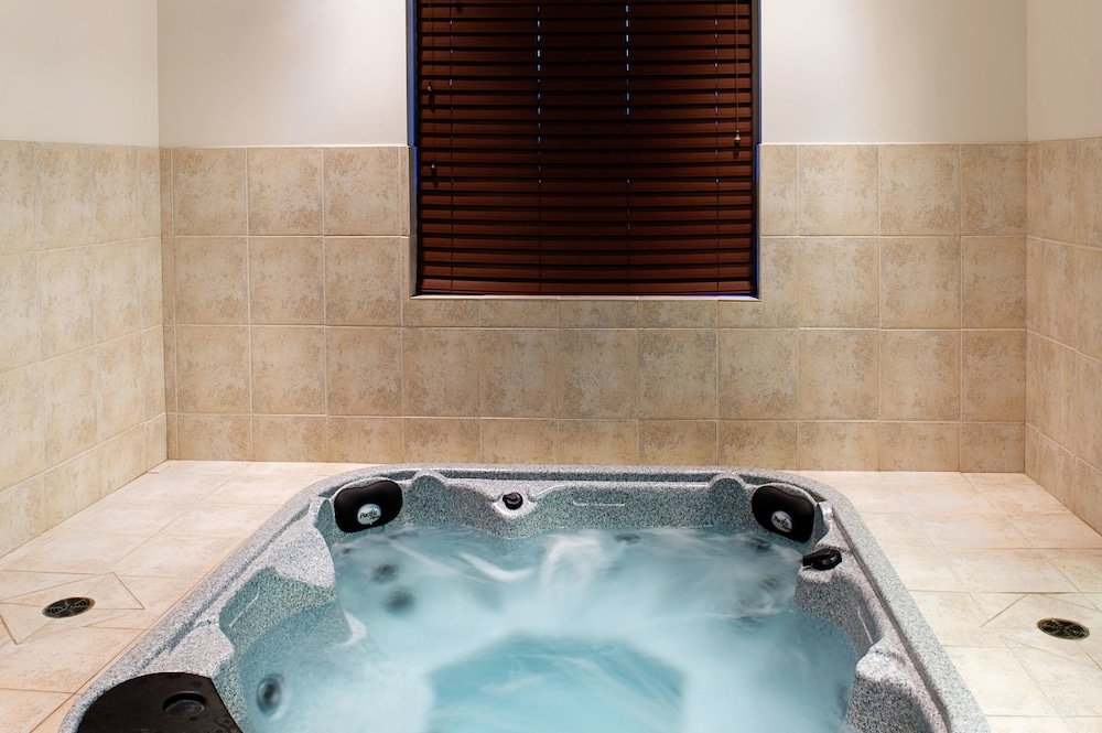 Фото Holiday Inn Express & Suites Drayton Valley