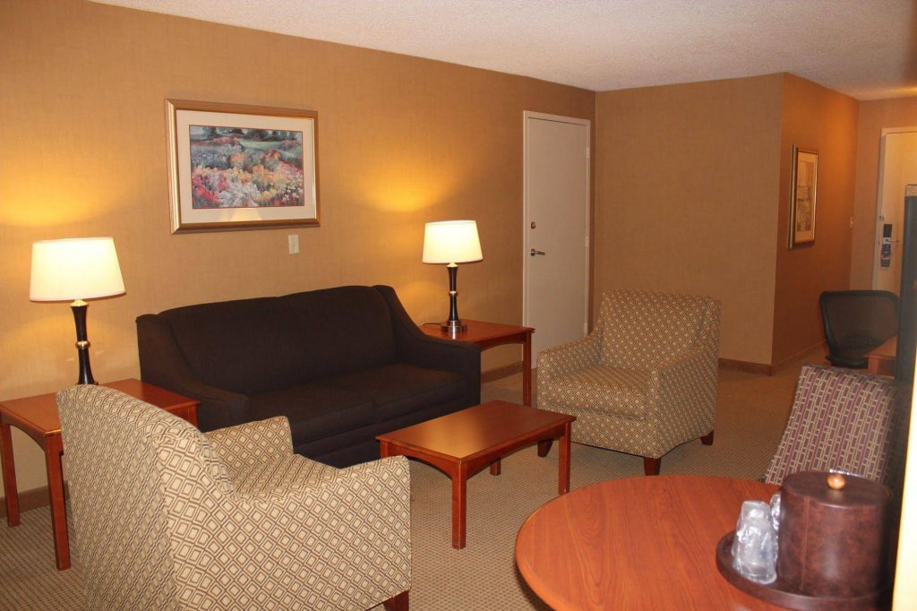 Фото Best Western Plus North Haven Hotel