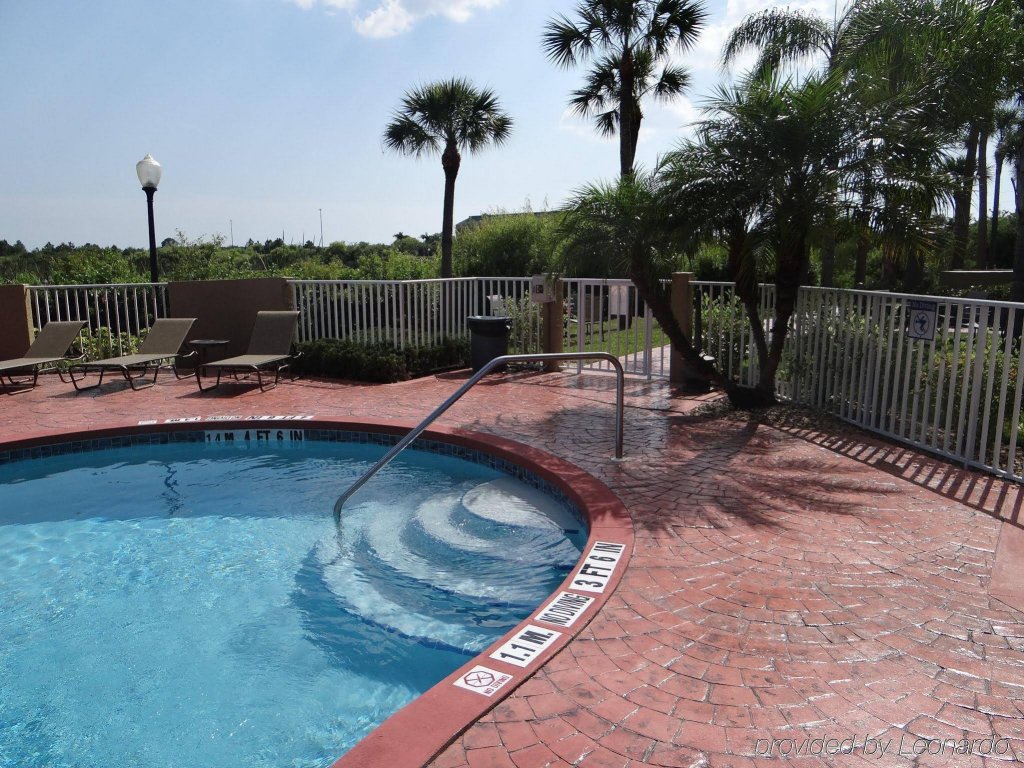 Фото Holiday Inn Express & Suites Port Charlotte, an Ihg Hotel