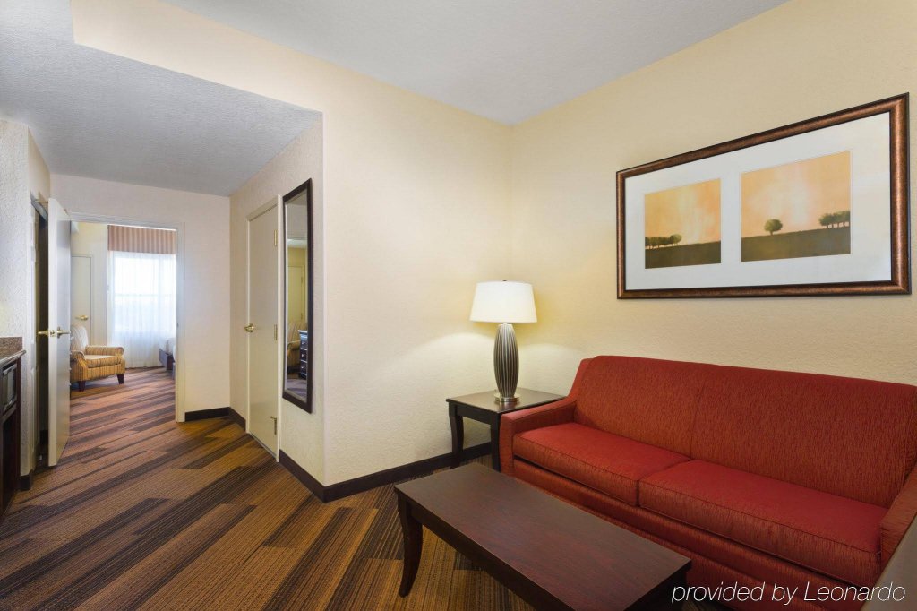 Фото Holiday Inn Express Hotel & Suites Lakeland North - I-4, an Ihg Hotel