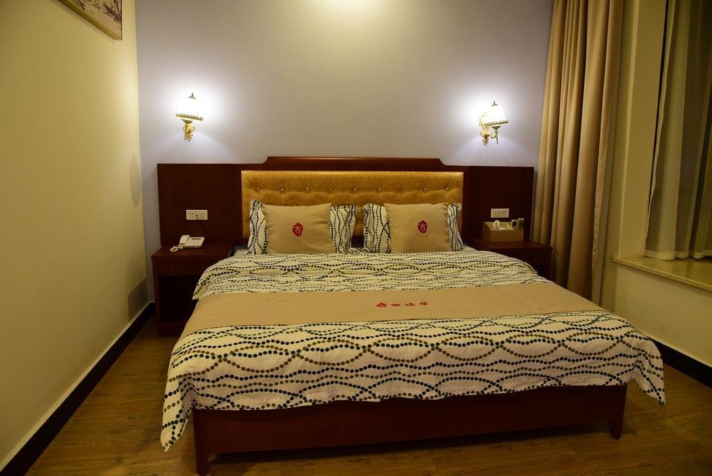 Фото Happy Journey Hotel