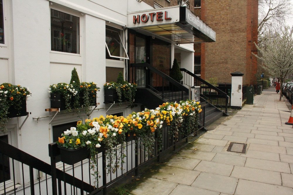 Фото Kensington Court Hotel