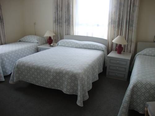 Фото Runnymede Court Hotel