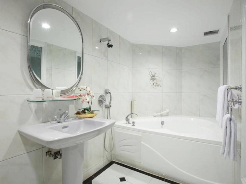 Фото Charming Castle Hotel