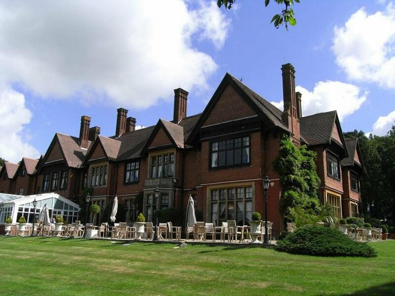 Гостиница Stanhill Court Hotel Gatwick