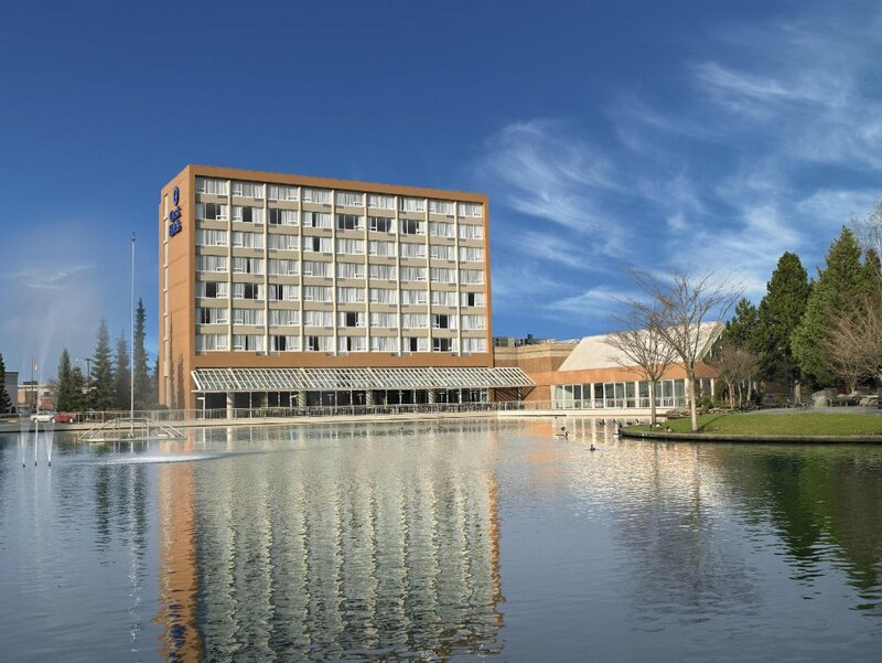 Гостиница Coast Chilliwack Hotel