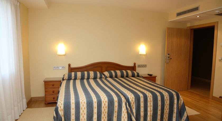 Фото Villa de Ermua Hotel