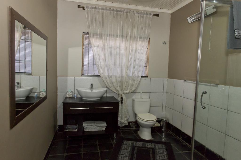 Фото Cottonwood Guesthouse