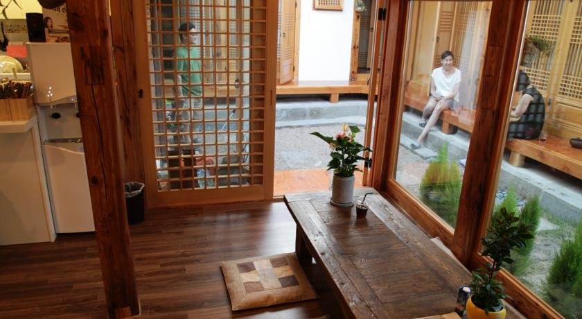 Фото Dalzip Bukchon Hanok Guesthouse