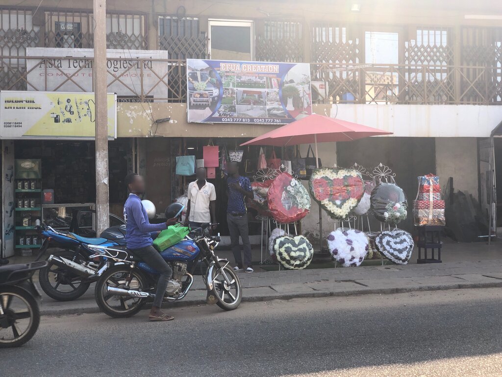 Goods for holiday Efua Creation, Accra, photo