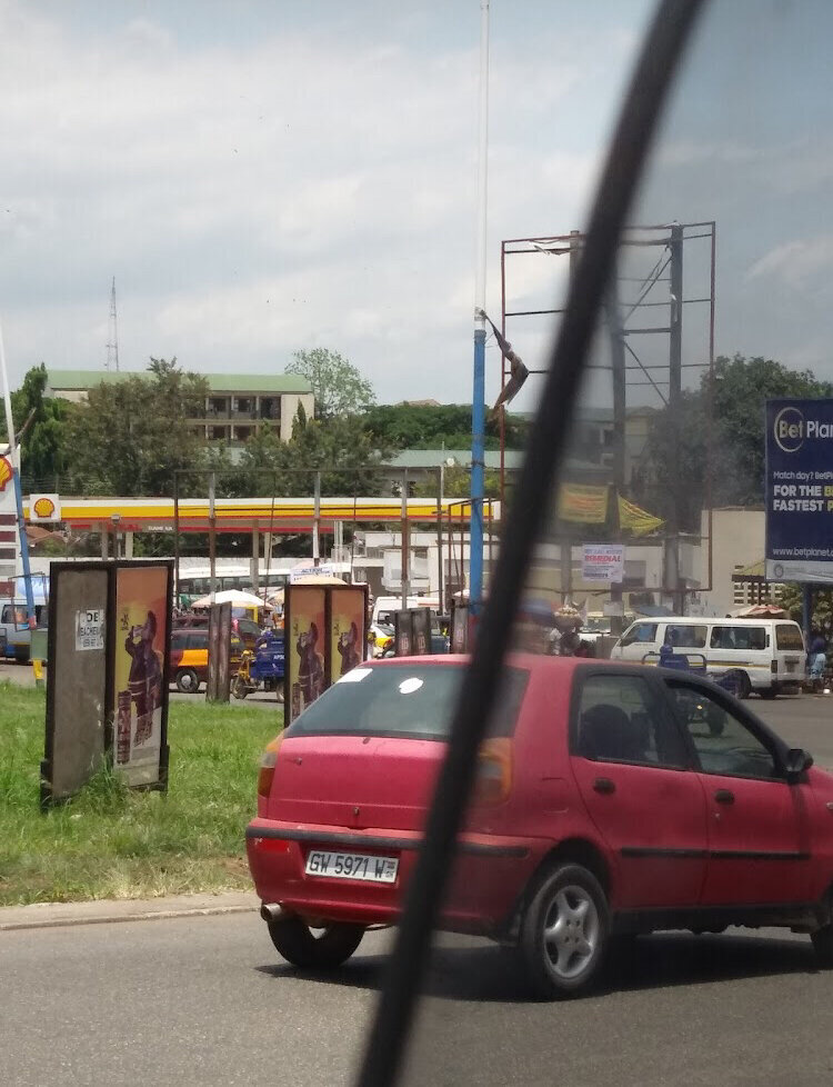 Roadside rest area Suame Circle, Kumasi, photo