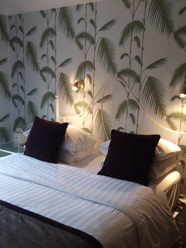 Фото Newbury Manor Hotel