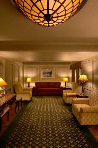 Фото Royal Scot Hotel & Suites
