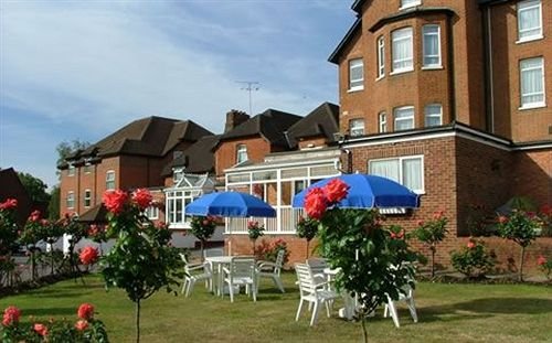 Фото Walton Cottage Hotel and Suites