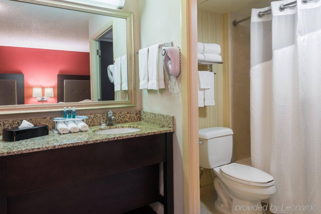 Фото Holiday Inn Express & Suites Kendall East Miami