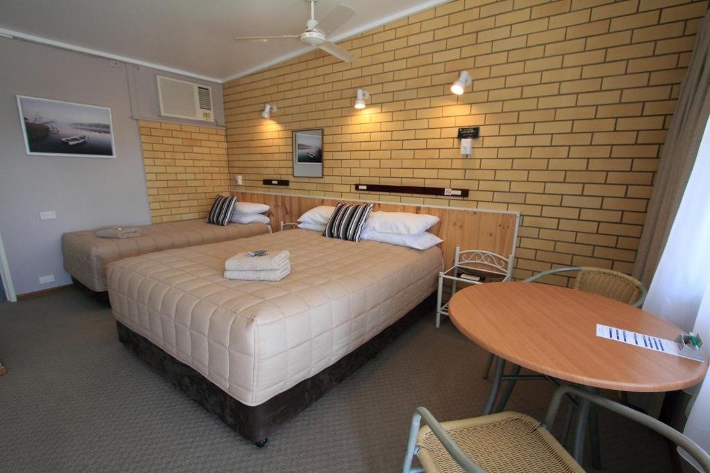 Фото Motel Maclean