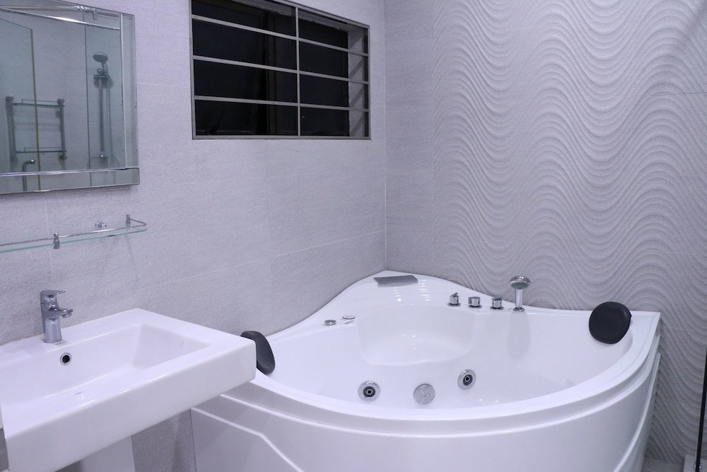 Фото Marina Travellers Suite Marina Court