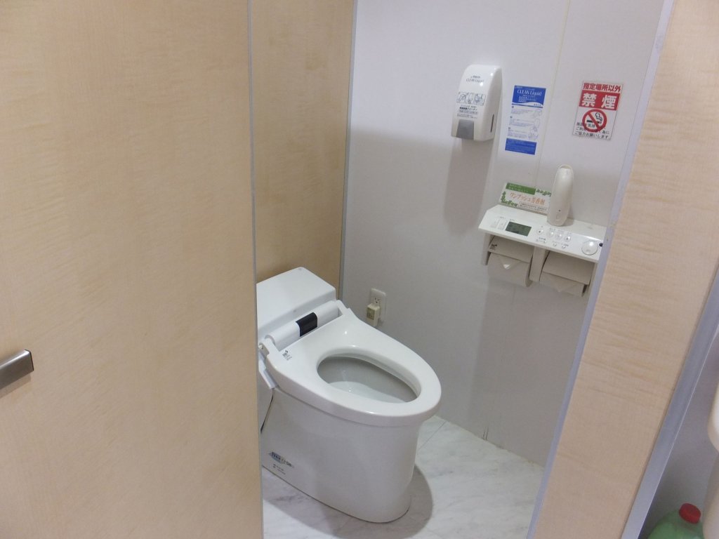 Фото Capsule Hotel Wellbe Sakae - Caters to Men