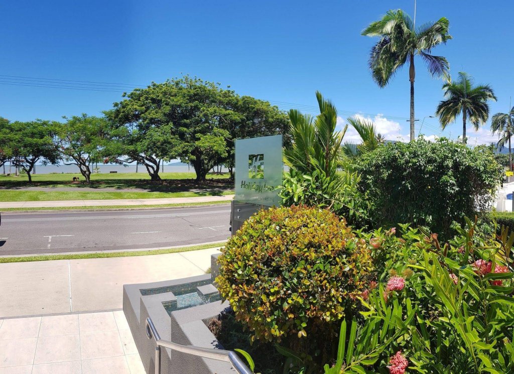 Фото Cairns Harbourside Hotel