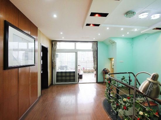 Фото Small Youth Inn