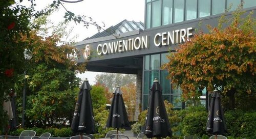 Гостиница Executive Suites Hotel & Conference Centre Metro Vancouver